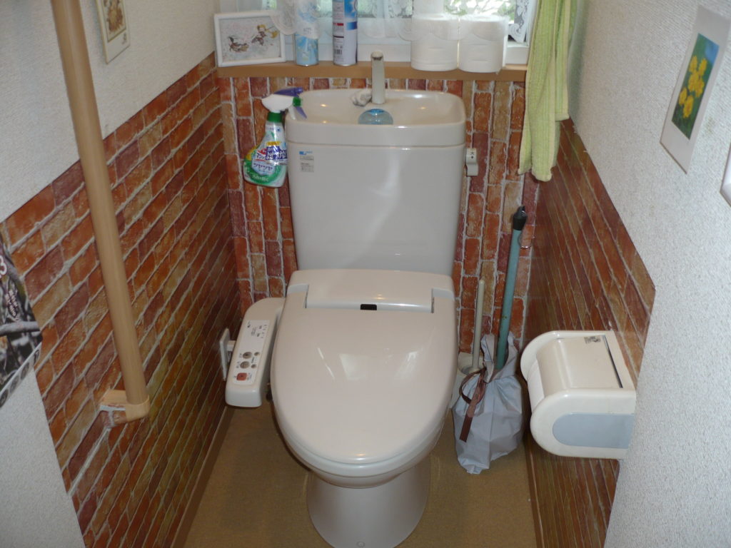 トイレリフォームビフォー写真