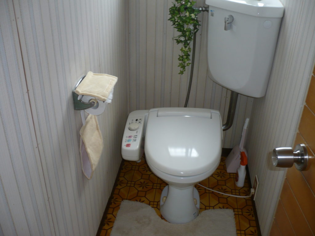 トイレリフォームビフォー写真