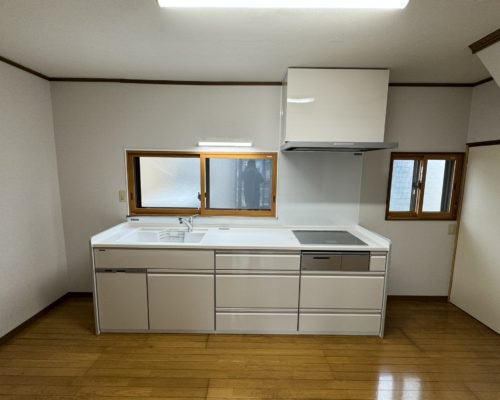 引き出し収納で収納力UPとお手入れが楽なホーローキッチンへ【施工事例78】
