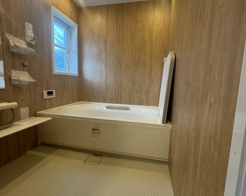 一日の疲れがとれない劣化したお風呂がウッド調の癒し系お風呂に大変身！【施工事例75】