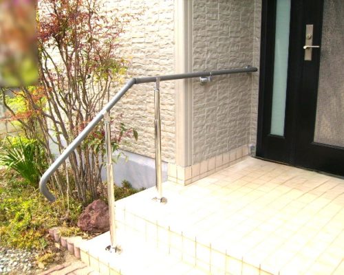 手すり設置で転倒防止とスムーズな移動が簡単に【施工事例113】